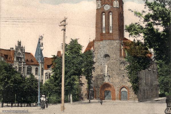 Rynek główny i Kościół Zbawiciela, obecnie Kościół św. Jerzego, zdjęcie z ok. 1901 roku (KC, H.G. 1901 r.), za: www.dawnysopot.pl.